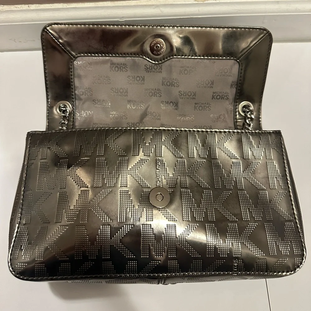 Michael Kors EUC Metallic Silver Logo Patent Leather Jet Set Shoulder Bag